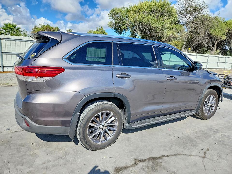 69635796 :رقم المزاد ، 5TDKZRFH2HS518801 vin ، 2017 Toyota Highlander مزاد بيع