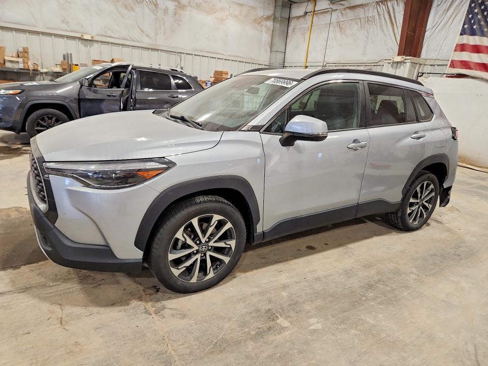 70869996 :رقم المزاد ، 7MUEAABG7NV012028 vin ، 2022 Toyota Corolla Cross مزاد بيع
