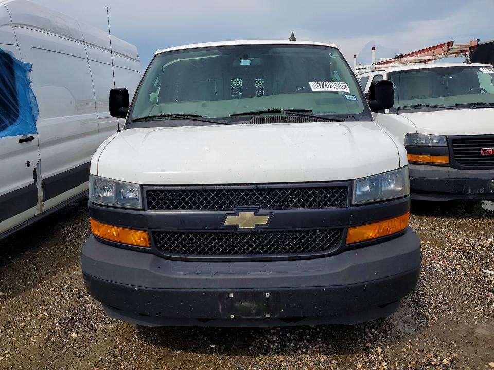 67285606 :رقم المزاد ، 1GCWGAFP3M1197276 vin ، 2021 Chevrolet Express G2500 مزاد بيع