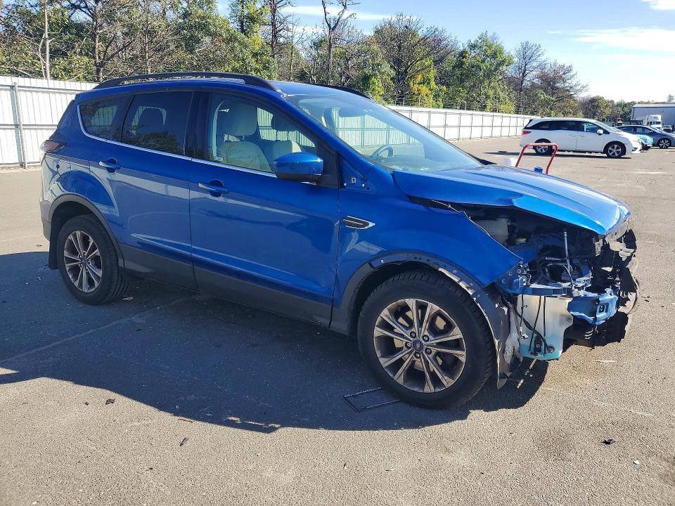 70063926 :رقم المزاد ، 1FMCU9G98HUA07255 vin ، 2017 Ford Escape مزاد بيع