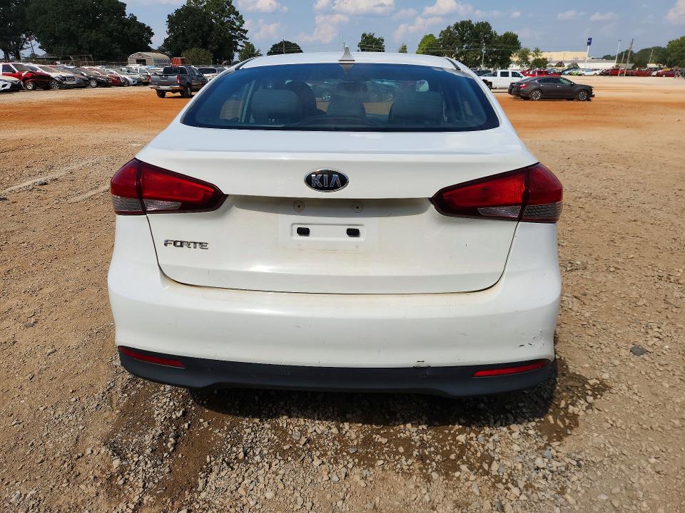 68338916 :رقم المزاد ، 3KPFK4A7XJE205633 vin ، 2018 Kia Forte مزاد بيع