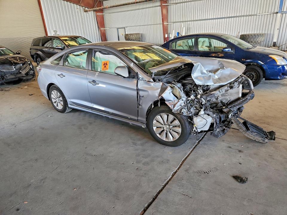 2017 Hyundai Sonata Hybrid მანქანა იყიდება აუქციონზე, vin: KMHE24L10HA055111, აუქციონის ნომერი: 69546426