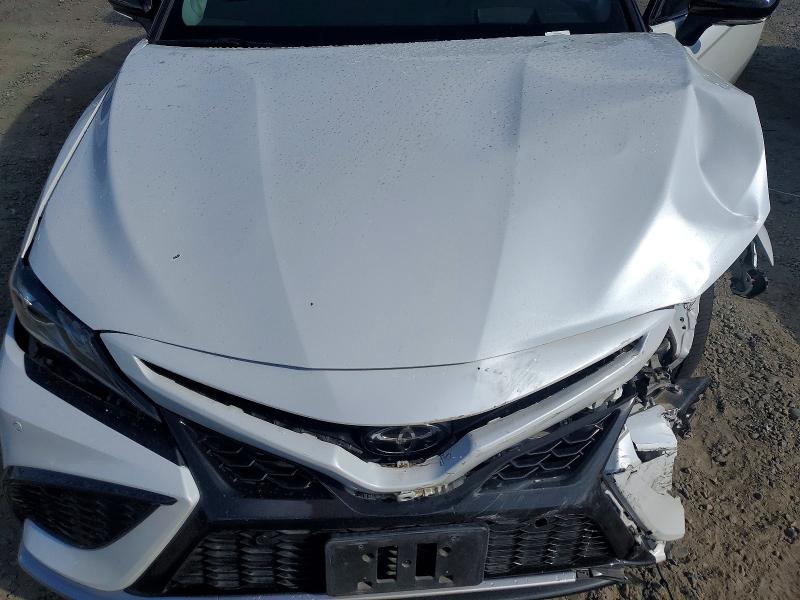 67679726 :رقم المزاد ، 4T1KZ1AK8MU053222 vin ، 2021 Toyota Camry مزاد بيع