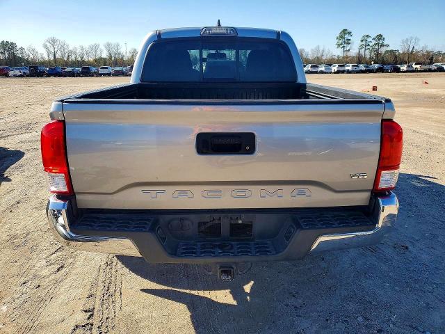 68574806 :رقم المزاد ، 5TFAZ5CN2HX040291 vin ، 2017 Toyota Tacoma مزاد بيع
