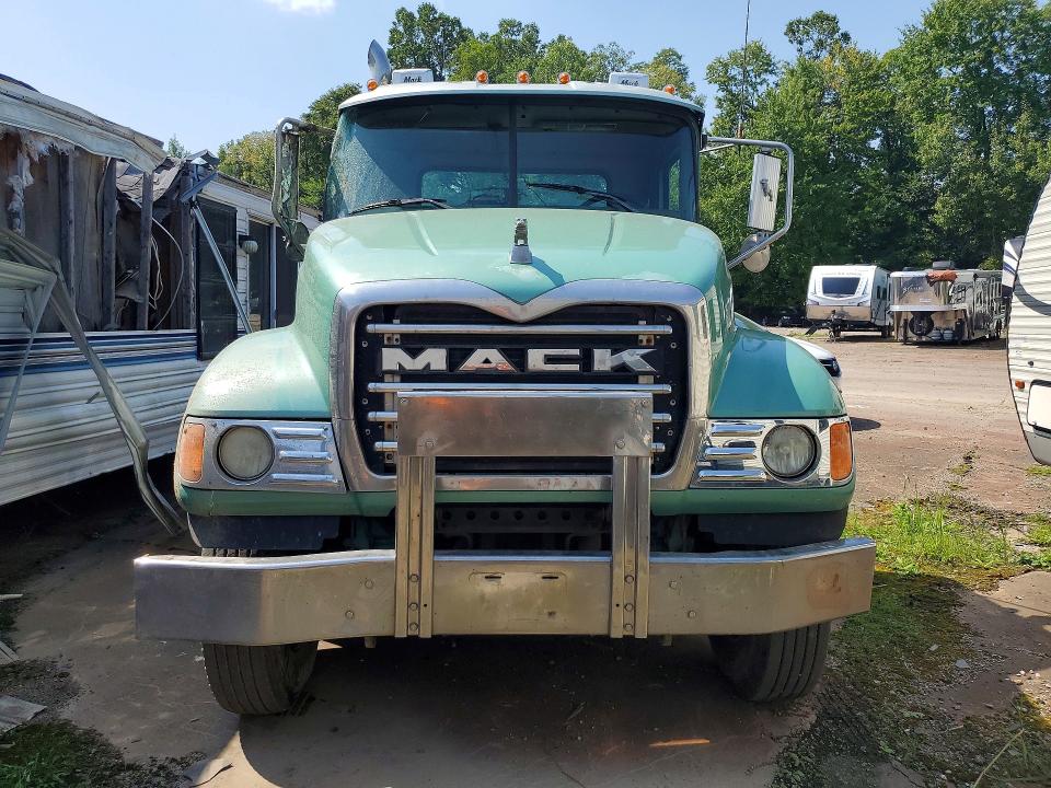 66977046 :رقم المزاد ، 1M2AG10Y54M013932 vin ، 2004 Mack 700 مزاد بيع