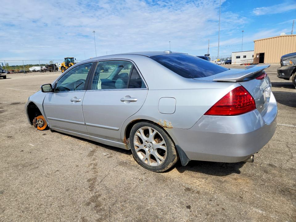 70297106 :رقم المزاد ، 1HGCM66897A100072 vin ، 2007 Honda Accord مزاد بيع