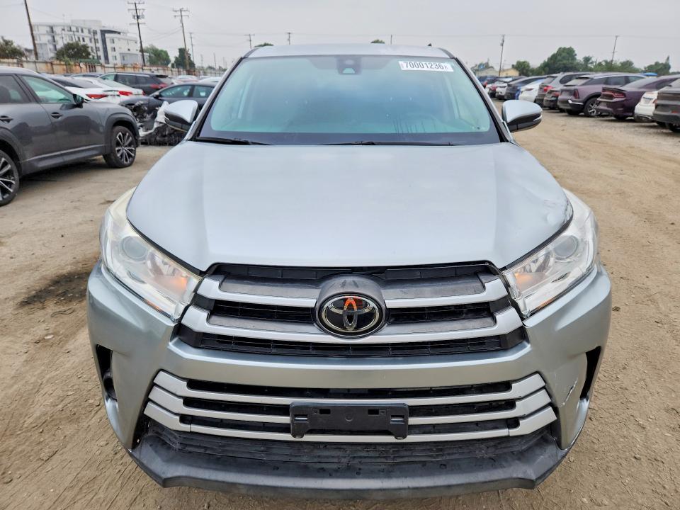 70001236 :رقم المزاد ، 5TDZARFH1JS038650 vin ، 2018 Toyota Highlander مزاد بيع