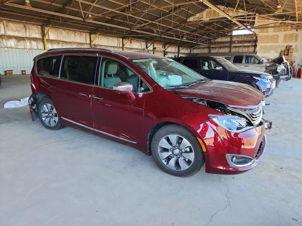67044106 :رقم المزاد ، 2C4RC1N77JR183415 vin ، 2018 Chrysler Pacifica مزاد بيع