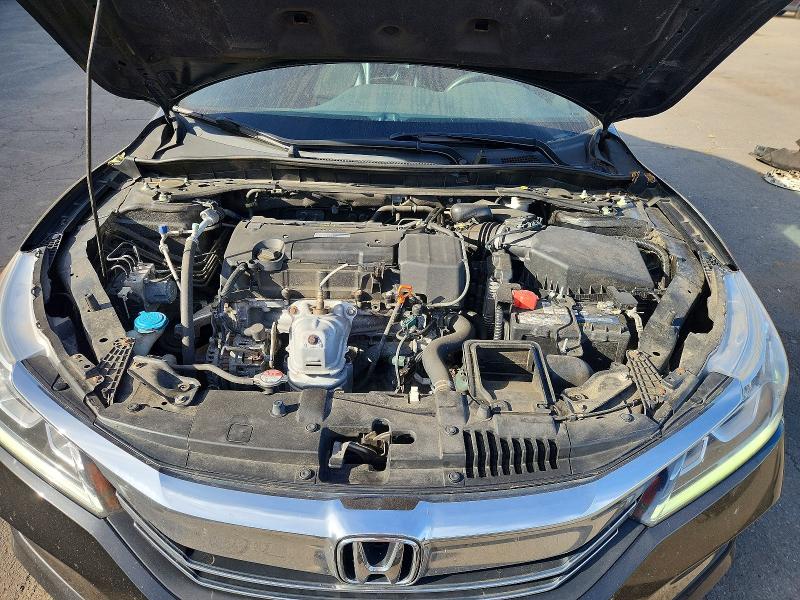 70414646 :رقم المزاد ، 1HGCR2F54HA306353 vin ، 2017 Honda Accord مزاد بيع