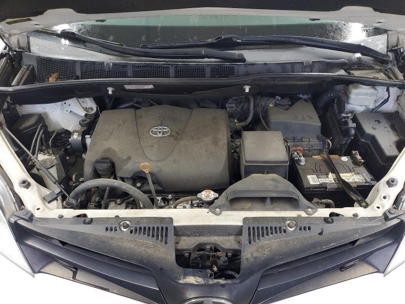 69585906 :رقم المزاد ، 5TDZZ3DC4KS995353 vin ، 2019 Toyota Sienna مزاد بيع