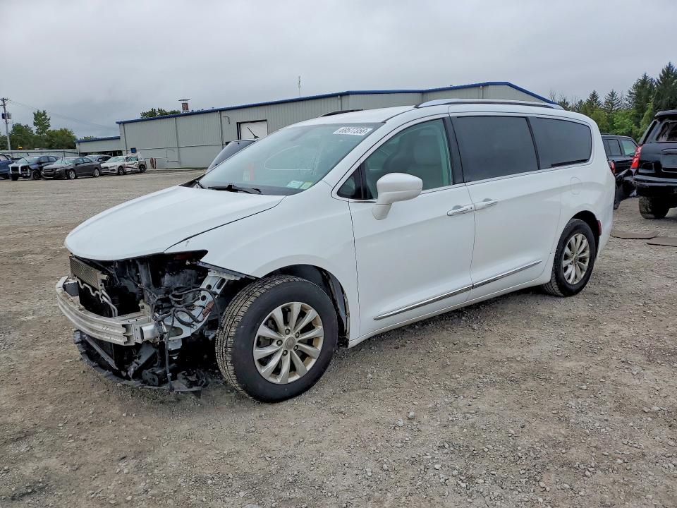 69577356 :رقم المزاد ، 2C4RC1BG6KR626756 vin ، 2019 Chrysler Pacifica مزاد بيع