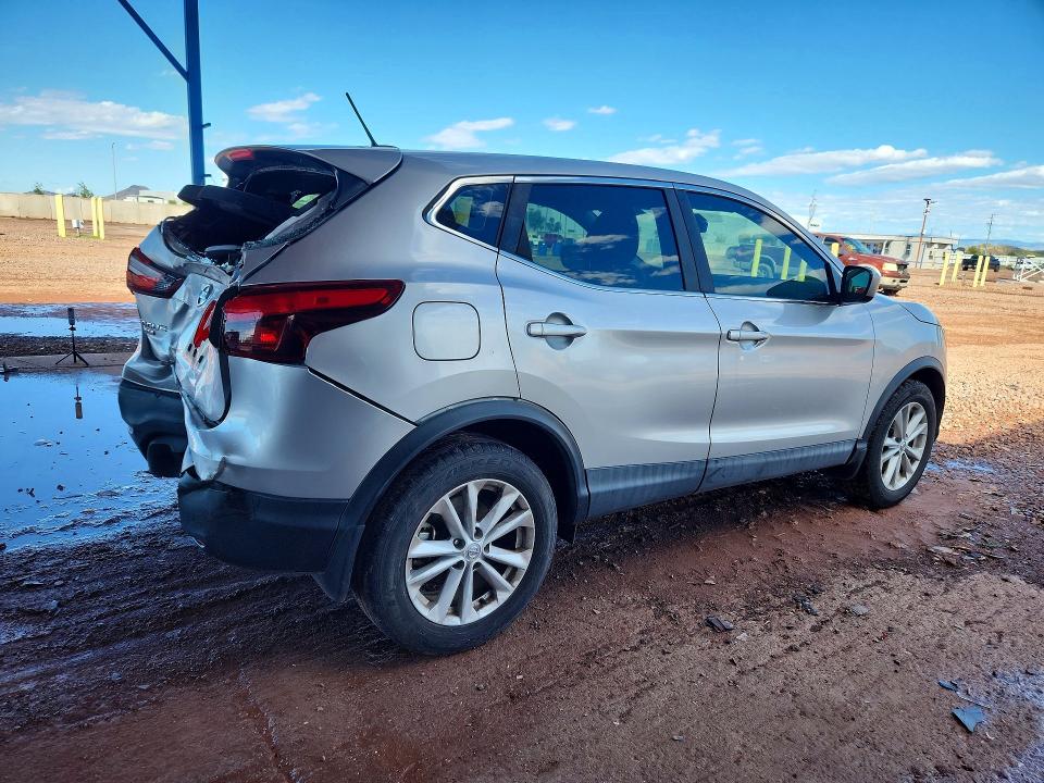2017 Nissan Rogue Sport მანქანა იყიდება აუქციონზე, vin: JN1BJ1CP6HW021368, აუქციონის ნომერი: 70707976