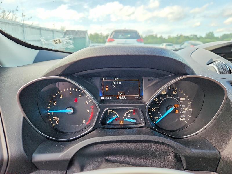 67728856 :رقم المزاد ، 1FMCU9GD0HUF00643 vin ، 2017 Ford Escape مزاد بيع