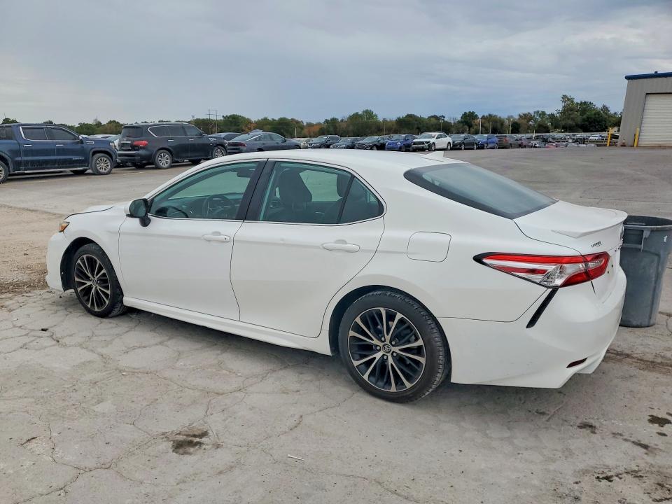 67968716 :رقم المزاد ، 4T1G11AK5LU897147 vin ، 2020 Toyota Camry مزاد بيع