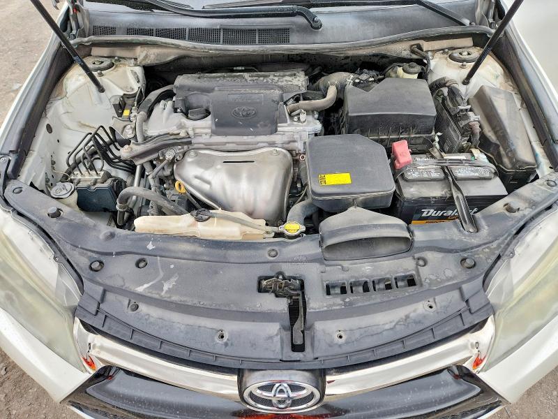 70300946 :رقم المزاد ، 4T1BF1FK4FU041685 vin ، 2015 Toyota Camry مزاد بيع