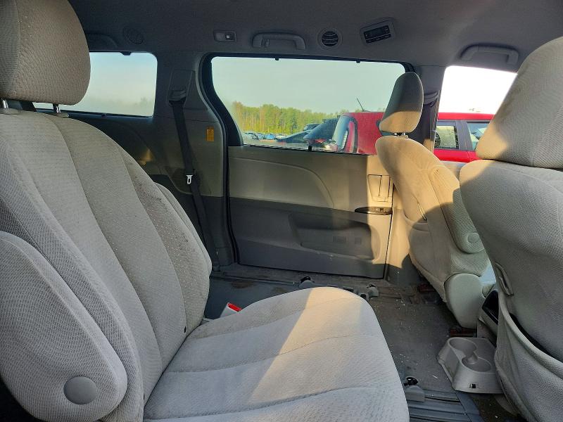 66984056 :رقم المزاد ، 5TDKK3DCXES525452 vin ، 2014 Toyota Sienna مزاد بيع