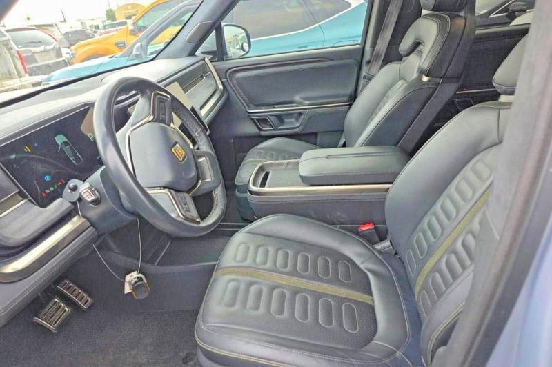 2023 Rivian R1s მანქანა იყიდება აუქციონზე, vin: 7PDSGABA4PN019950        , აუქციონის ნომერი: 68713586
