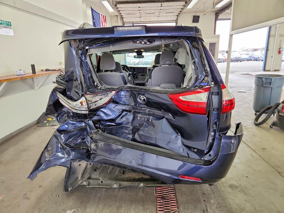 2018 Toyota Sienna მანქანა იყიდება აუქციონზე, vin: 5TDKZ3DC1JS923607, აუქციონის ნომერი: 67368866