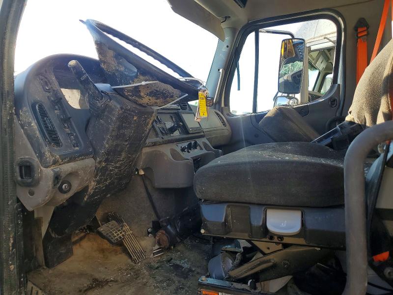 68074636 :رقم المزاد ، 1FVACWD39SHVL2360 vin ، 2025 Freightliner M2 مزاد بيع