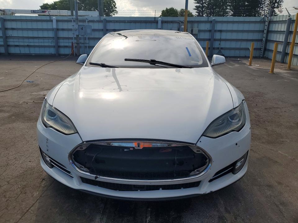 2015 Tesla Model S მანქანა იყიდება აუქციონზე, vin: 5YJSA1S22FF096735, აუქციონის ნომერი: 68415646