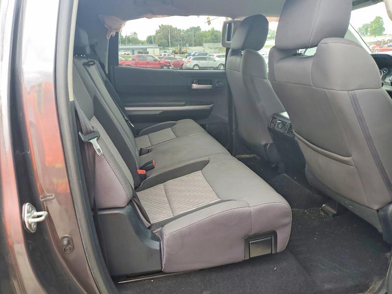 67822616 :رقم المزاد ، 5TFDW5F1XHX614702 vin ، 2017 Toyota Tundra مزاد بيع