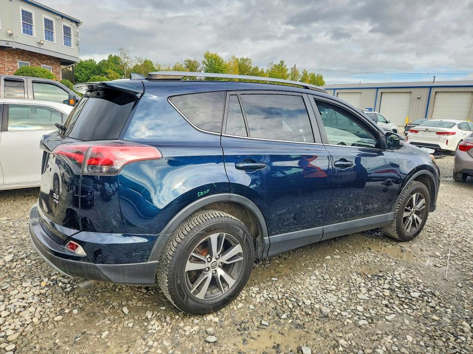 70849196 :رقم المزاد ، JTMRFREV8JJ176482 vin ، 2018 Toyota Rav4 مزاد بيع