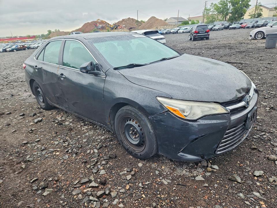 67389296 :رقم المزاد ، 4T1BD1FK3FU157921 vin ، 2015 Toyota Camry Hybrid مزاد بيع