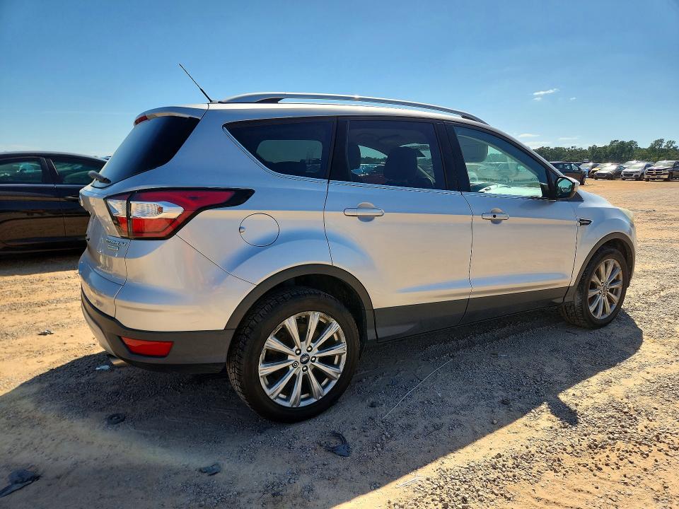 2017 Ford Escape მანქანა იყიდება აუქციონზე, vin: 1FMCU0JDXHUD83772, აუქციონის ნომერი: 69497956