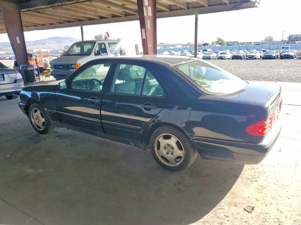 70939186 :رقم المزاد ، WDBJF70H5XA897918 vin ، 1999 Mercedes-benz E مزاد بيع