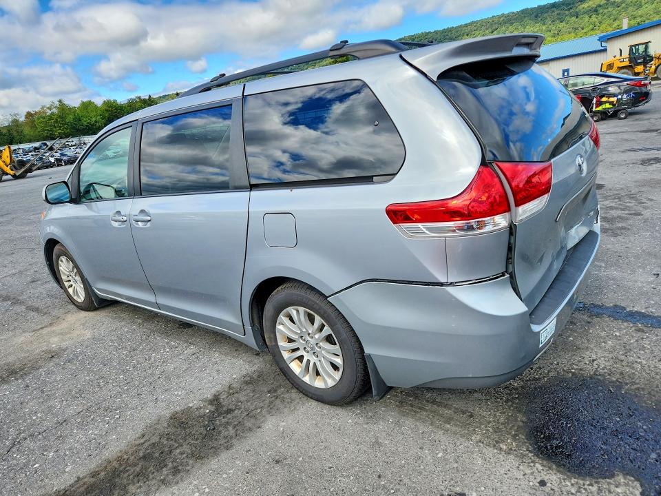 2014 Toyota Sienna მანქანა იყიდება აუქციონზე, vin: 5TDYK3DC0ES501333, აუქციონის ნომერი: 71114866