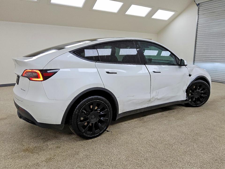 64496186 :رقم المزاد ، 5YJYGDEE8MF123823 vin ، 2021 Tesla Model Y مزاد بيع