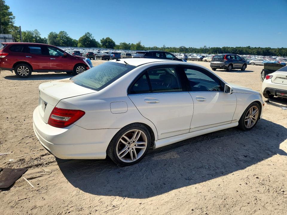 2013 Mercedes-benz C მანქანა იყიდება აუქციონზე, vin: WDDGF4HB3DR293829, აუქციონის ნომერი: 69823946