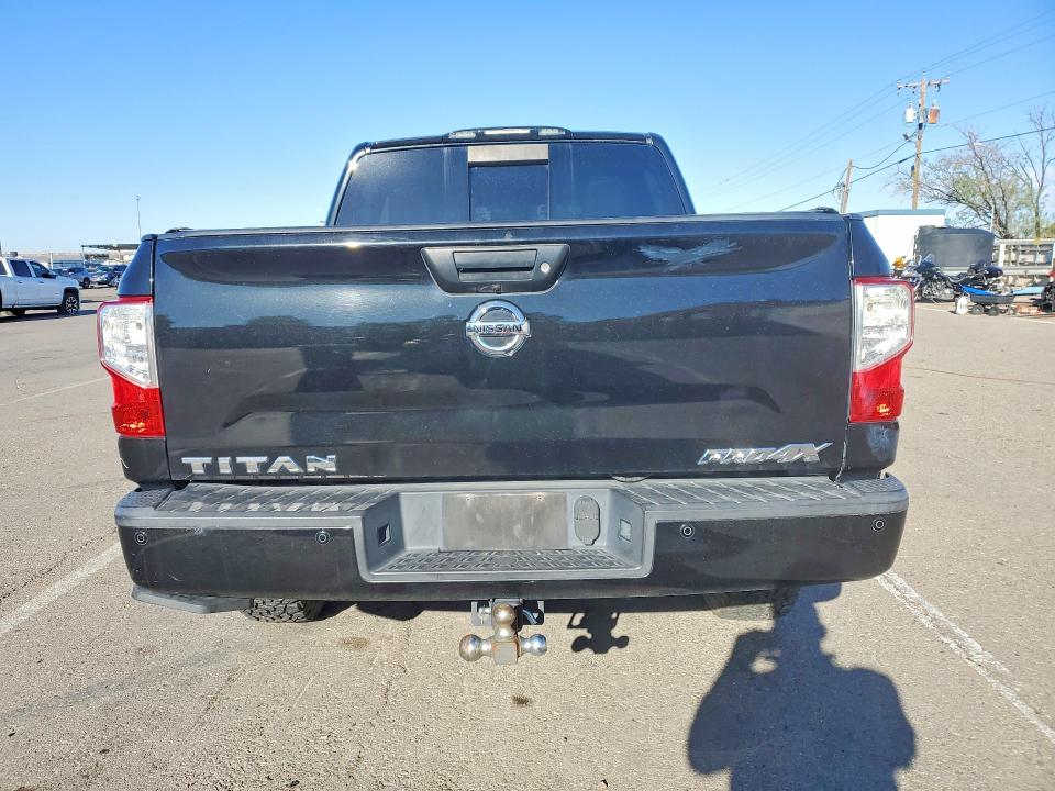 69878526 :رقم المزاد ، 1N6AA1E50HN551102 vin ، 2017 Nissan Titan مزاد بيع