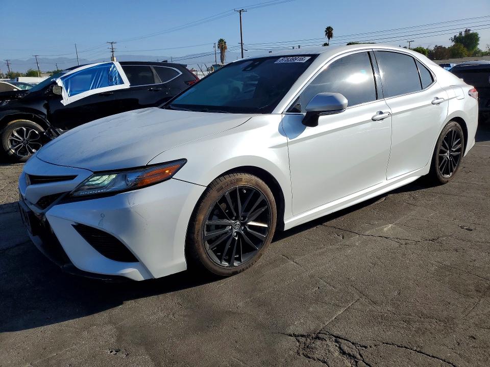 Auction sale of the 2018 Toyota Camry, vin: 4T1B61HK4JU141226, lot number: 67839916