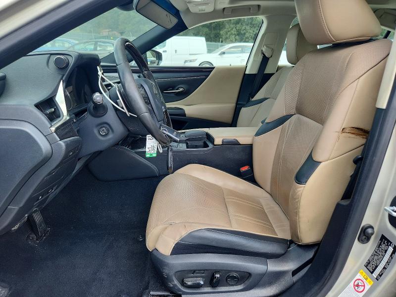 68984906 :رقم المزاد ، 58ABZ1B10KU047295 vin ، 2019 Lexus Es مزاد بيع