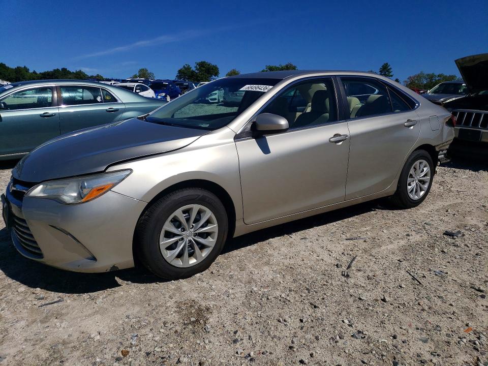 68496436 :رقم المزاد ، 4T4BF1FK1FR492112 vin ، 2015 Toyota Camry مزاد بيع
