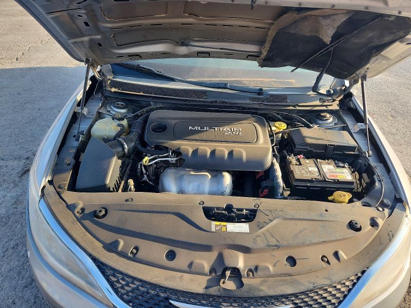 70313416 :رقم المزاد ، 1C3CCCFB7FN563853 vin ، 2015 Chrysler 200 مزاد بيع
