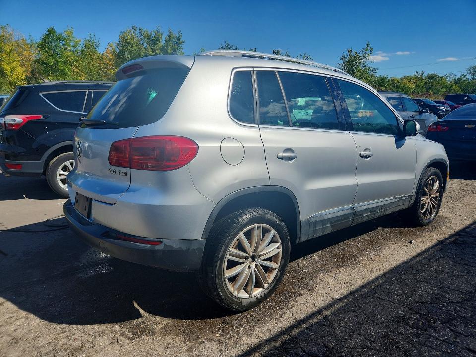 70448756 :رقم المزاد ، WVGAV7AX0FW516497 vin ، 2015 Volkswagen Tiguan مزاد بيع