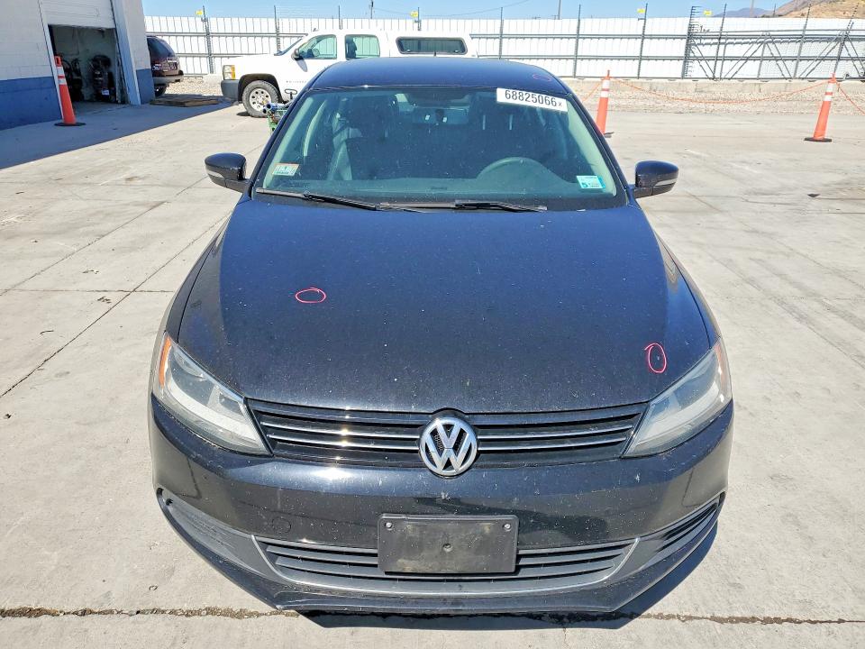 68825066 :رقم المزاد ، 3VWLL7AJ2EM227941 vin ، 2014 Volkswagen Jetta مزاد بيع
