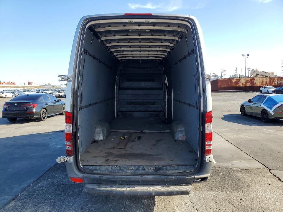 68393336 :رقم المزاد ، WD3PE8CD8HP557264 vin ، 2017 Mercedes-benz Sprinter مزاد بيع