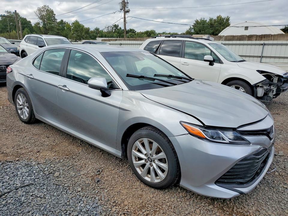 2018 Toyota Camry მანქანა იყიდება აუქციონზე, vin: 4T1B11HK2JU127873, აუქციონის ნომერი: 69456006