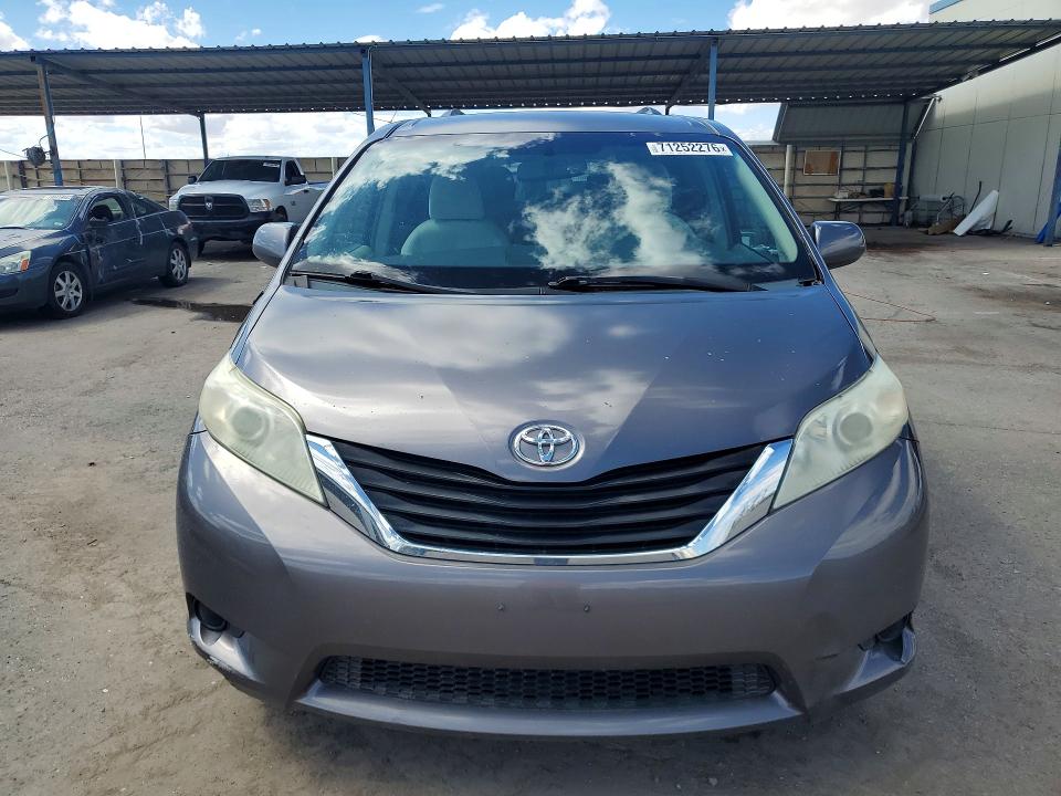Продажа на аукционе авто 2011 Toyota Sienna, vin: 5TDKK3DC0BS037624, номер лота: 71252276