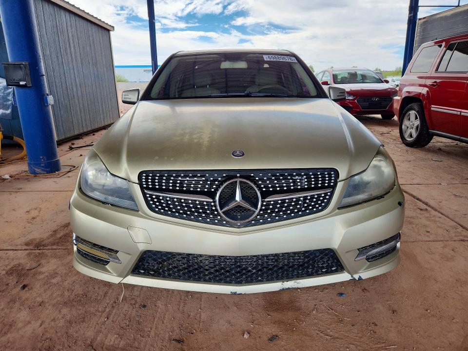Продажа на аукционе авто 2012 Mercedes-benz C, vin: WDDGF4HB8CR219143, номер лота: 69889676