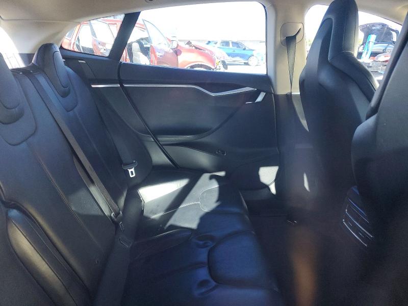 68099296 :رقم المزاد ، 5YJSA1CN3DFP04123 vin ، 2013 Tesla Model S مزاد بيع