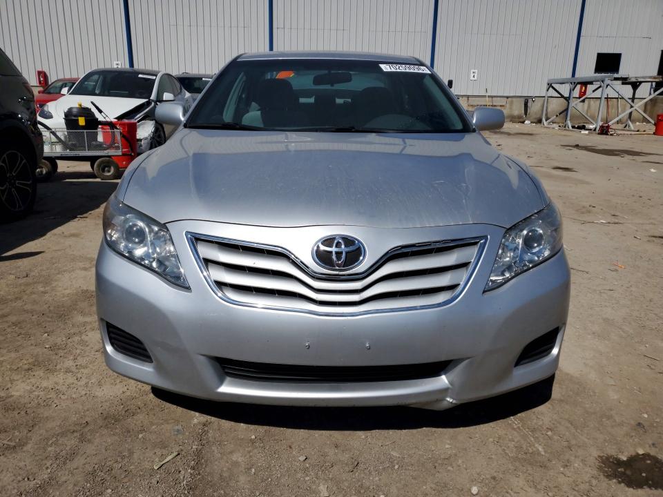 70259096 :رقم المزاد ، 4T4BF3EK2AR040594 vin ، 2010 Toyota Camry مزاد بيع