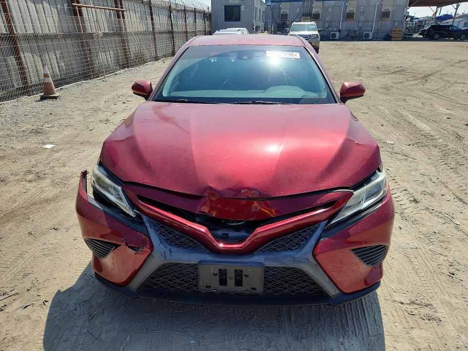 Продаж на аукціоні авто 2018 Toyota Camry, vin: 4T1B11HK0JU617342, номер лоту: 70498296