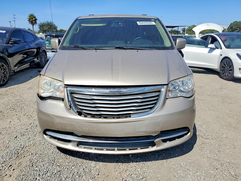 69446686 :رقم المزاد ، 2C4RC1BG0FR560761 vin ، 2015 Chrysler Town & Country مزاد بيع