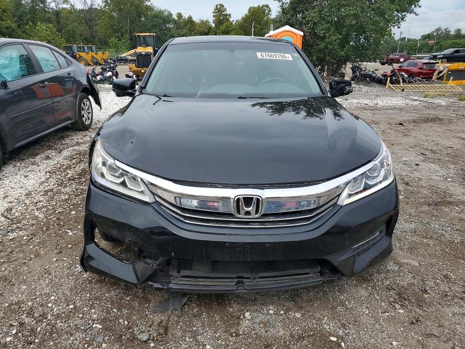 Продажа на аукционе авто 2017 Honda Accord, vin: 1HGCR3F81HA009802, номер лота: 67669786