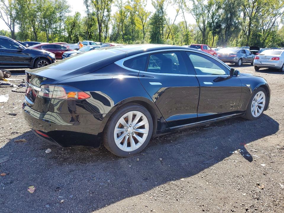 68523726 :رقم المزاد ، 5YJSA1E26GF152544 vin ، 2016 Tesla Model S مزاد بيع