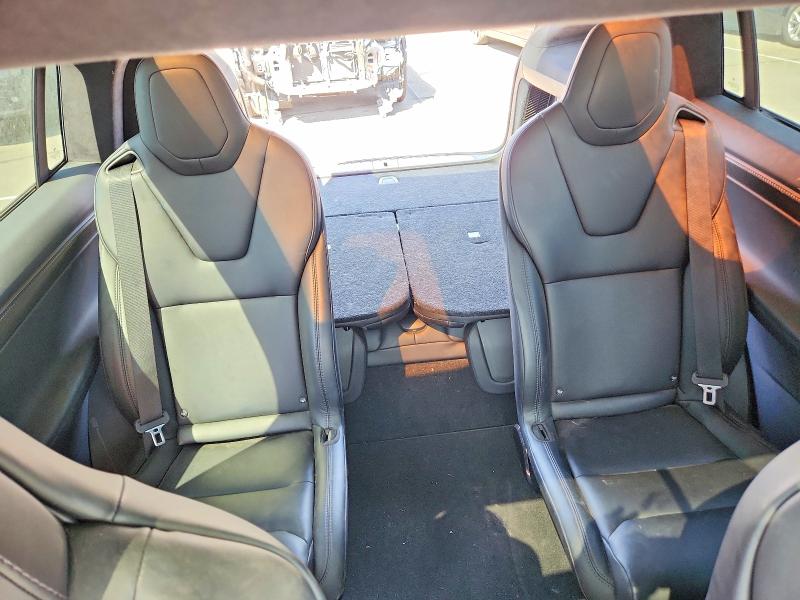 68799546 :رقم المزاد ، 5YJXCBE26JF116009 vin ، 2018 Tesla Model X مزاد بيع